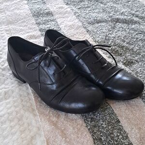 Handcrafted authentic Born  leather shoes